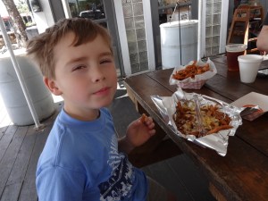 These chili fries taste weird. Yeah, that's cause they taste like curry! 